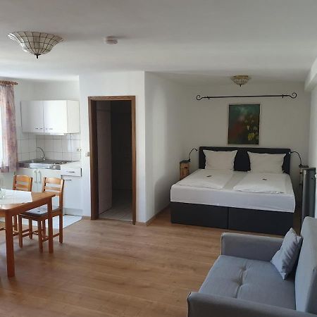 Weinhaus Kurtrierer Hof Hotel Leiwen Bagian luar foto