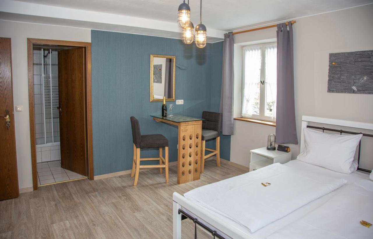 Weinhaus Kurtrierer Hof Hotel Leiwen Bagian luar foto