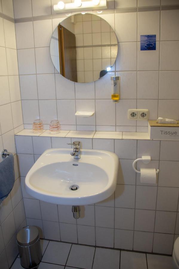Weinhaus Kurtrierer Hof Hotel Leiwen Bagian luar foto