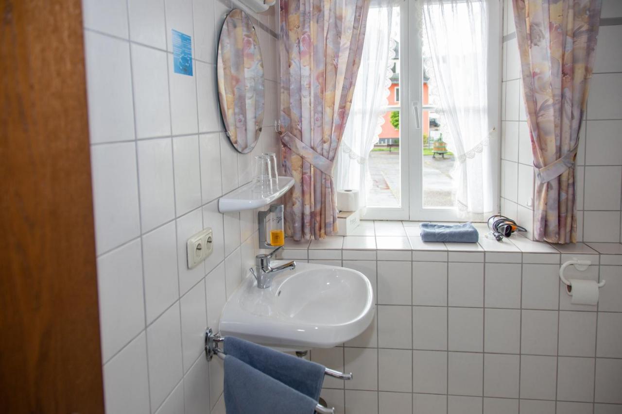 Weinhaus Kurtrierer Hof Hotel Leiwen Bagian luar foto