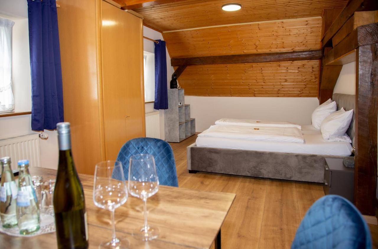 Weinhaus Kurtrierer Hof Hotel Leiwen Bagian luar foto
