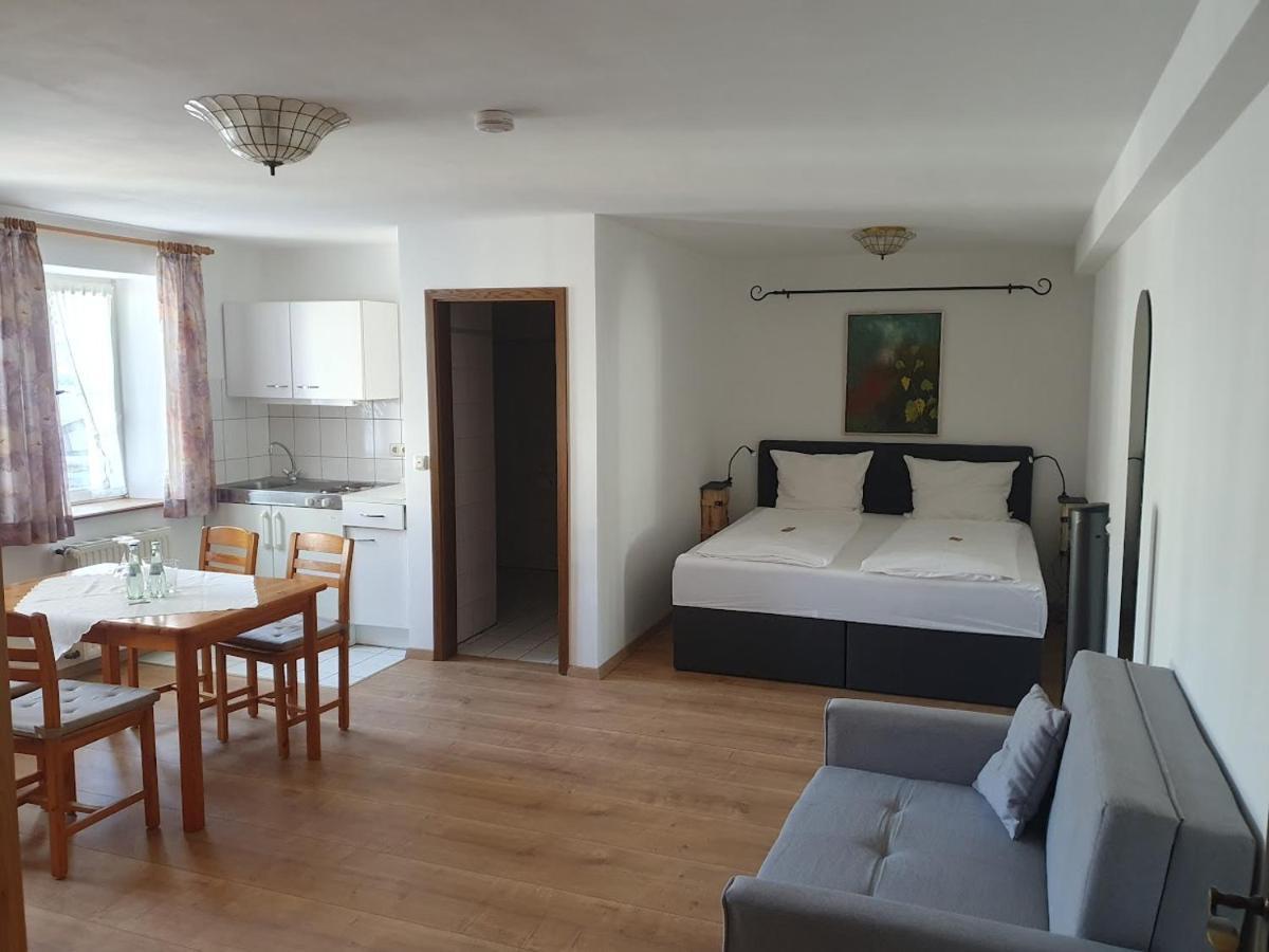 Weinhaus Kurtrierer Hof Hotel Leiwen Bagian luar foto