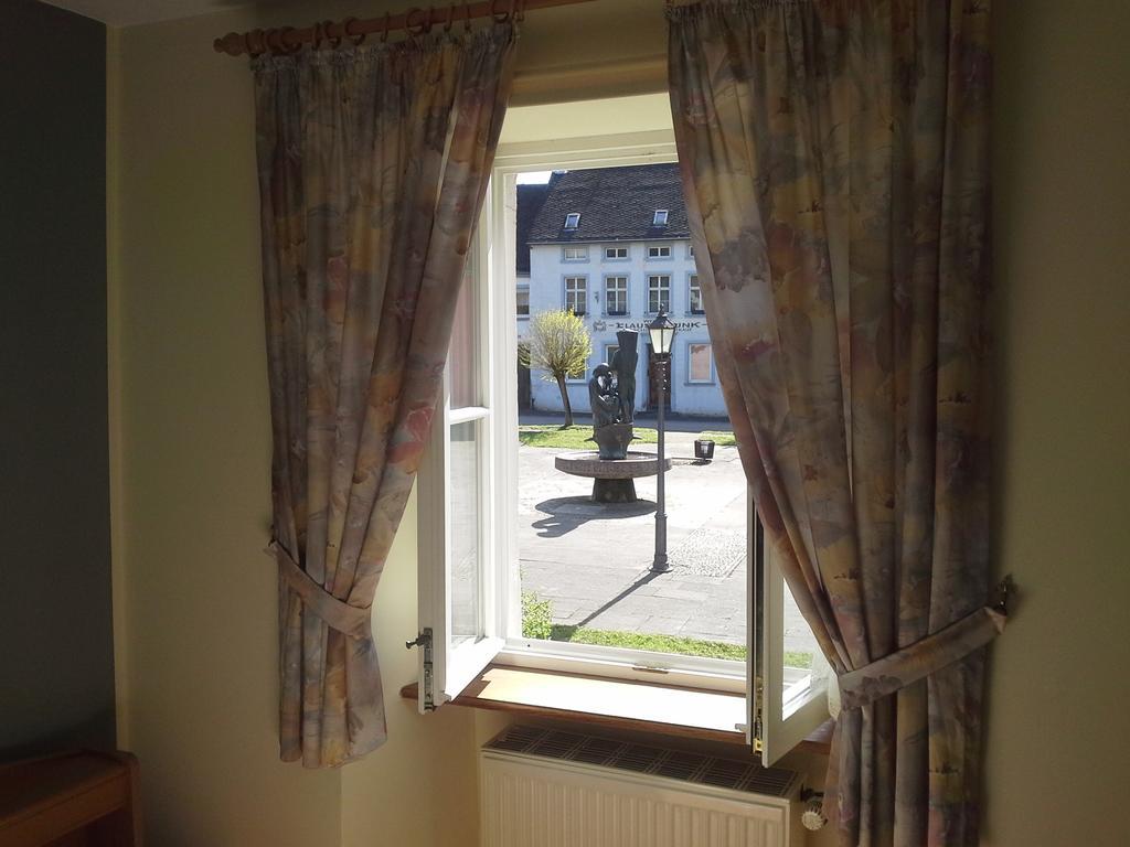 Weinhaus Kurtrierer Hof Hotel Leiwen Bagian luar foto