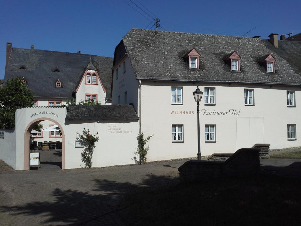 Weinhaus Kurtrierer Hof Hotel Leiwen Bagian luar foto